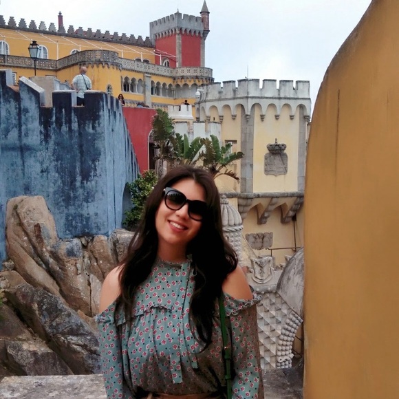 Meet your Posher, Ingrid - Picture 1 of 1